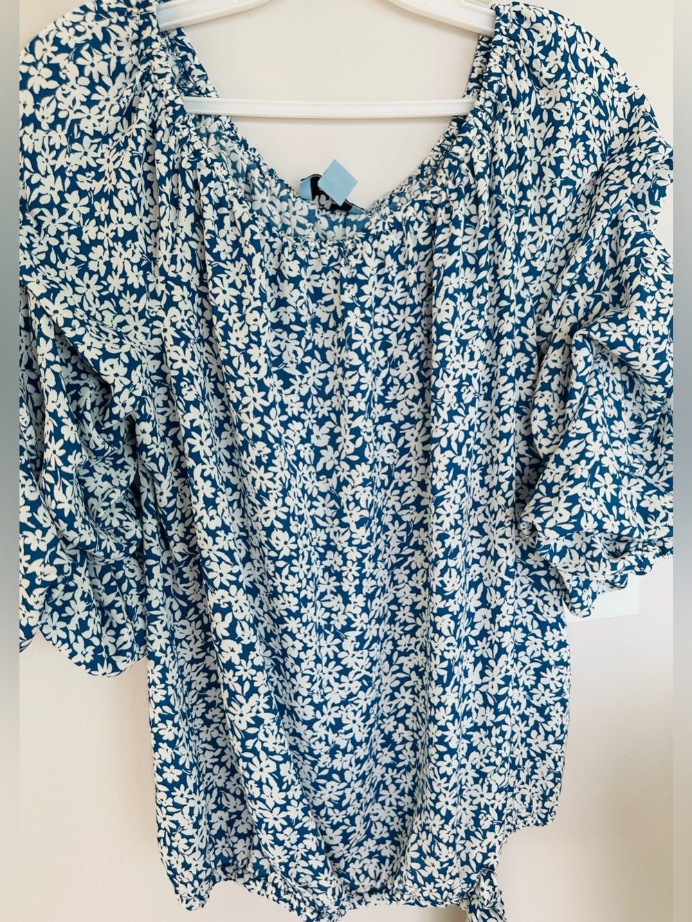 CeCe Blue Floral Blouse On or Off Shoulder Small EUC